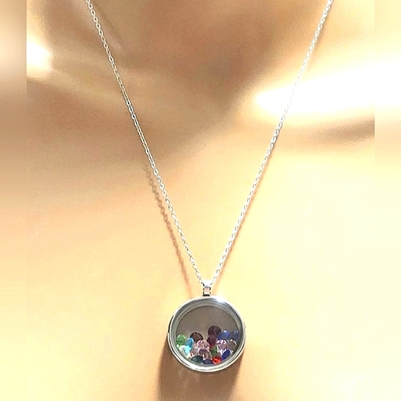 *NEW*Living Memory Floating Glass Locket Pendant & chain(comes with crystals) - Picture 7 of 9